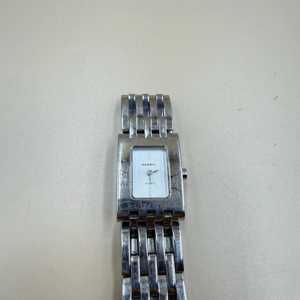 Fossil Steel FS-2588 Womens Silver Tone Stainless Watch 30M Analog FS2588